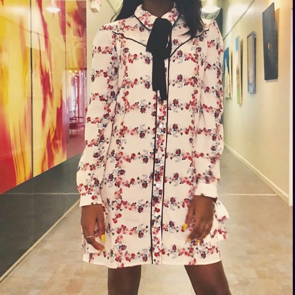 New Mini Floral Shift Dress - Picture 2 of 8